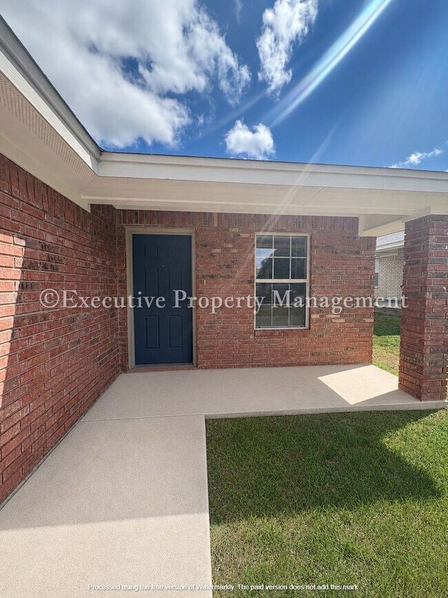 Building Photo - 208 Janelle Dr