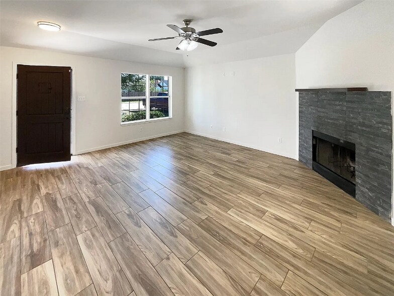 Building Photo - 1610 Cottonwood Ct