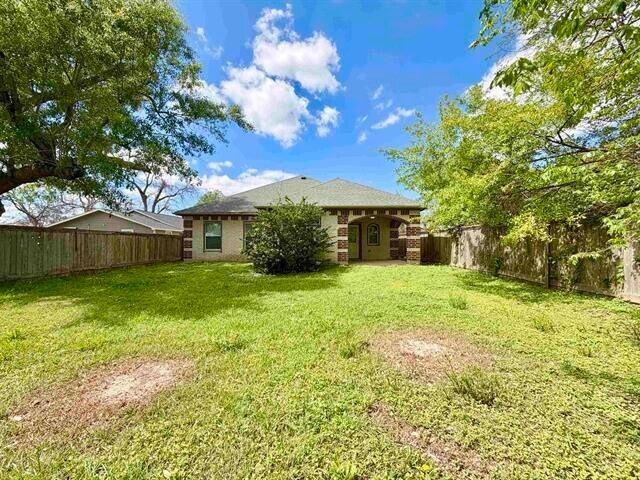 Building Photo - 116 Sycamore St