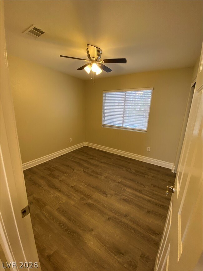 Building Photo - 824 Sparkle Ray Ave