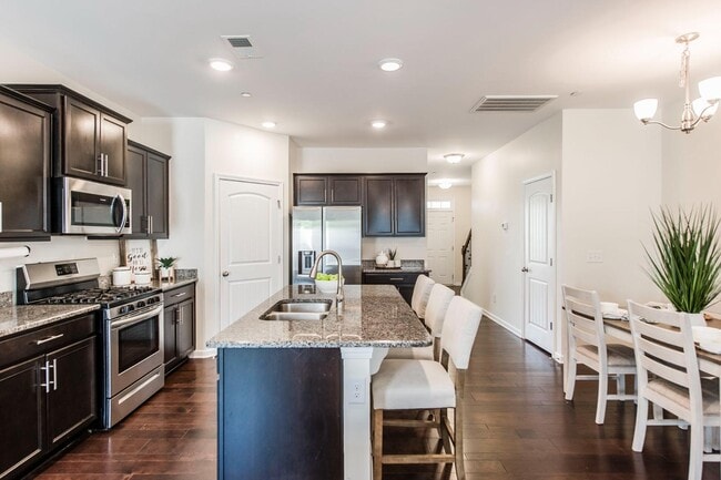 Building Photo - 342 Manor Row