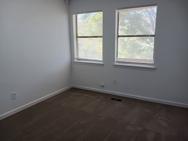 Building Photo - 3 bedroom Townhome in Grayson Valley **Ava...