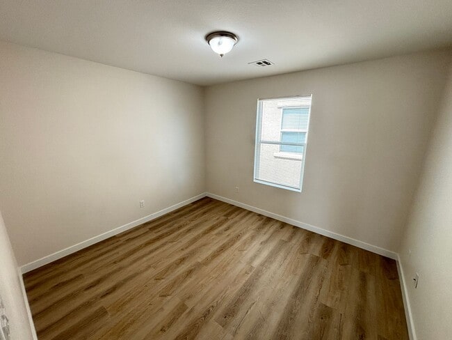 Building Photo - 1729 Ronzard Ave