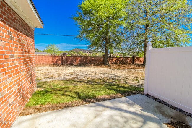 Building Photo - 33 Grove Cir