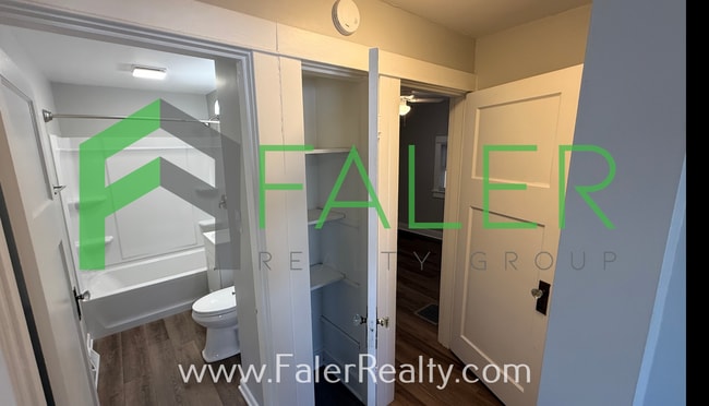 Building Photo - Belmont Bungalow!