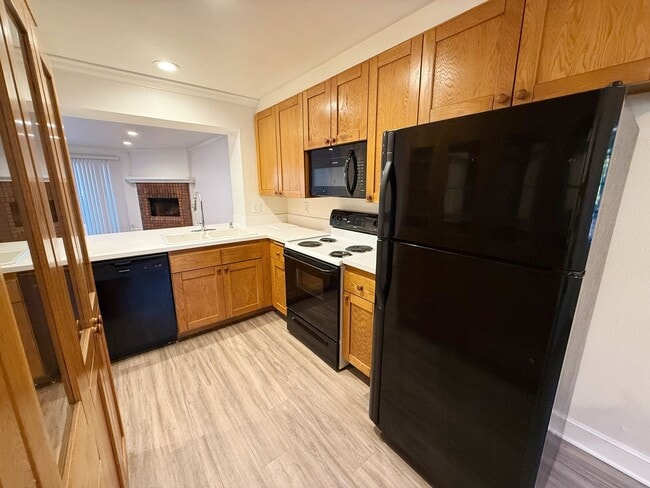 Building Photo - Spacious 2 Bed / 2 Bath Condo in Prime UTC/La Jolla Location!