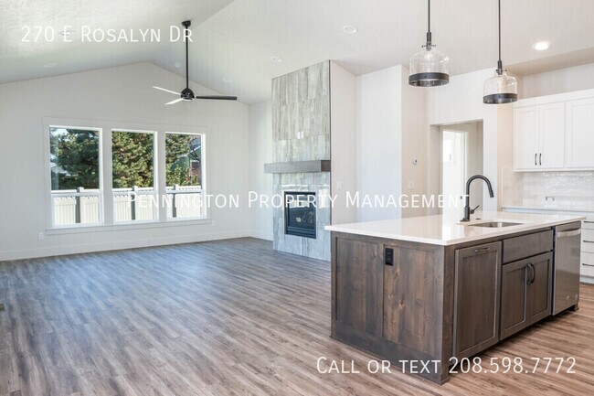 Building Photo - 270 E Rosalyn Dr