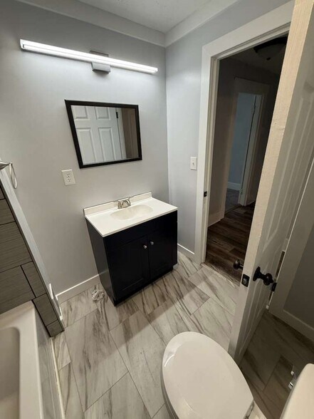 Building Photo - 1606 Woodmont Ave