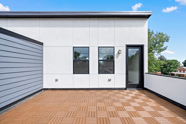 Building Photo - 1419 Benton St