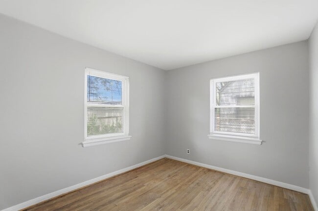 Building Photo - 3267 Walmar Dr