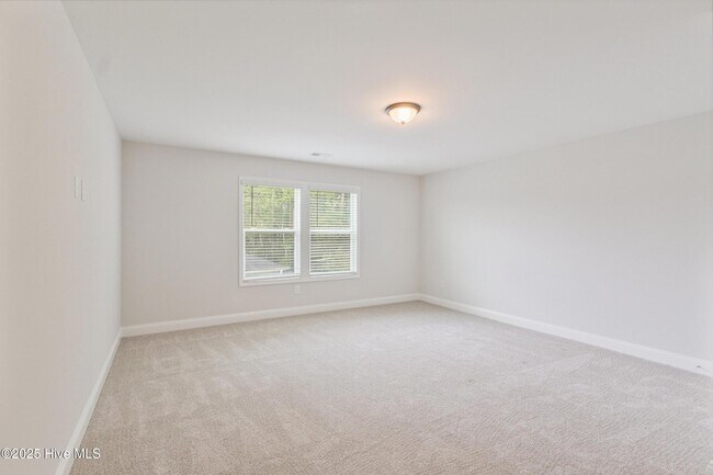 Building Photo - 570 Tullimore Ln