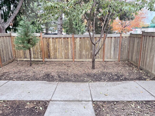 Building Photo - Modern 3 BD | 2.5 BA | 1,476 SF | 1-Car Garage | Solar Panels | Mountain View Community