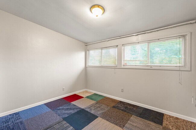 Building Photo - 6452 Evergreen Blvd