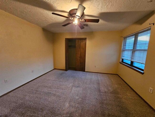 Building Photo - 909 NE Tortoise Dr
