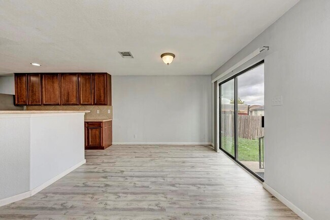 Building Photo - 530 Sheep Trail Dr