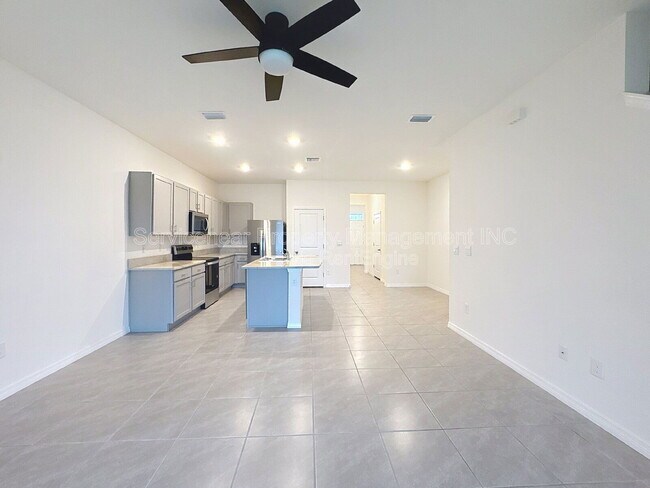 Building Photo - 32988 Major Oak Dr