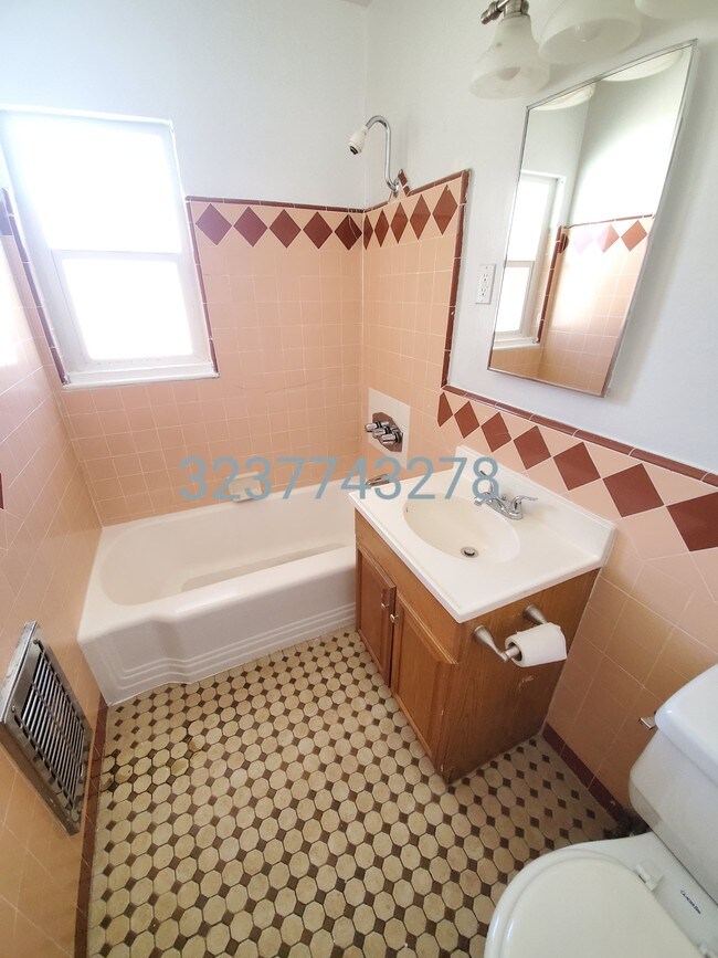 Primary Photo - 3801 W 4th St