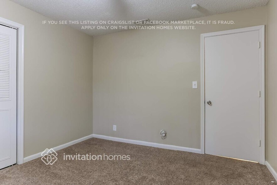 Building Photo - 11090 Glenwood Dr