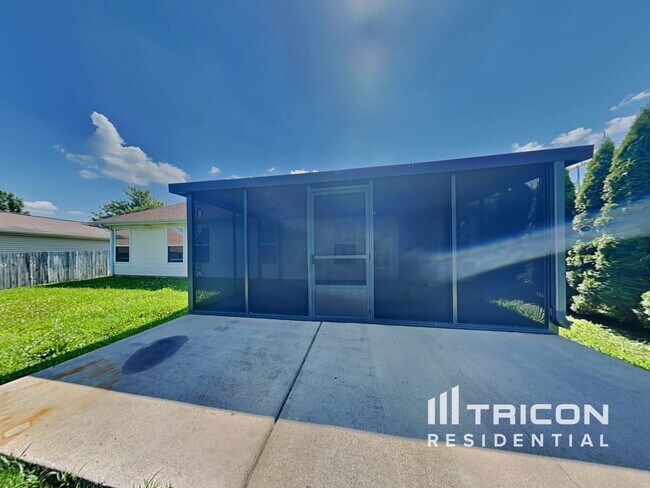 Building Photo - 705 Magnolia Blvd