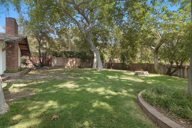Building Photo - La Canada 4-Bedroom Home | Large Lot, Updated Kitchen, EV Charger