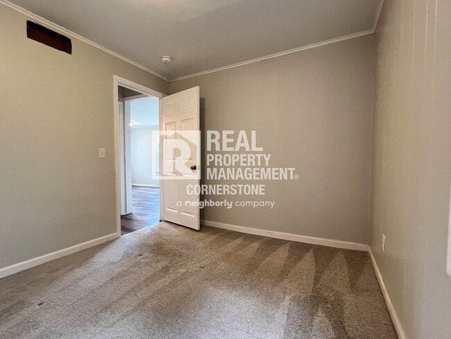 Building Photo - AVAILABLE NOW!! 3 Bedroom Home with Huge Y...