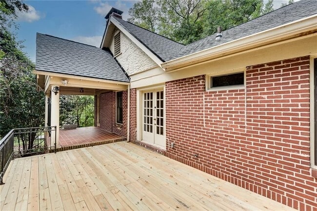 Building Photo - 1424 Emory Rd NE