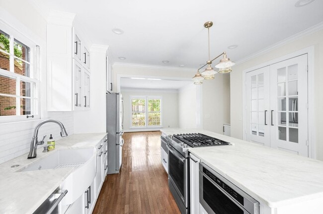 Building Photo - Awesome 3BE/2BA home in the heart of Green...