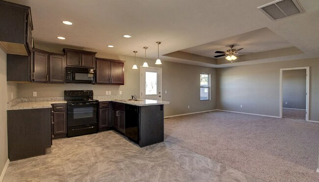 Building Photo - 3 Bedroom Rental in Republic with fenced i...