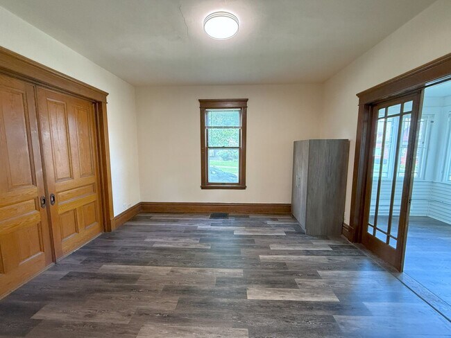 Building Photo - 116 Lathrop St