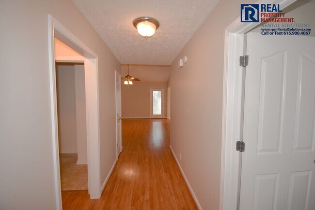Building Photo - Adorable 3 bd house in the heart of Murfreesboro! Attached Garage!
