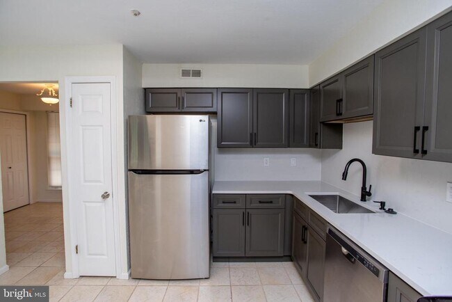 Building Photo - 1739 McNelis Dr