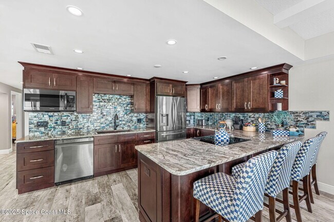 Building Photo - 995 N Hwy A1A