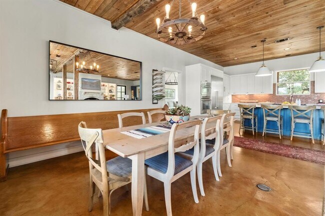 Building Photo - 2300 W Fitzhugh Rd