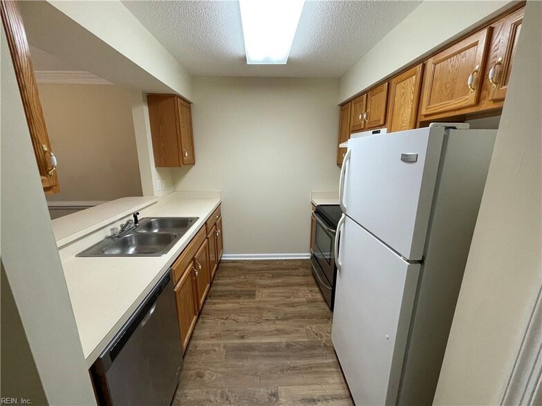 Kitchen - 905 Settlement Dr