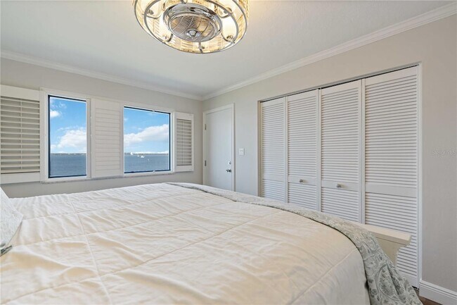 Building Photo - 1500 Park Beach Cir