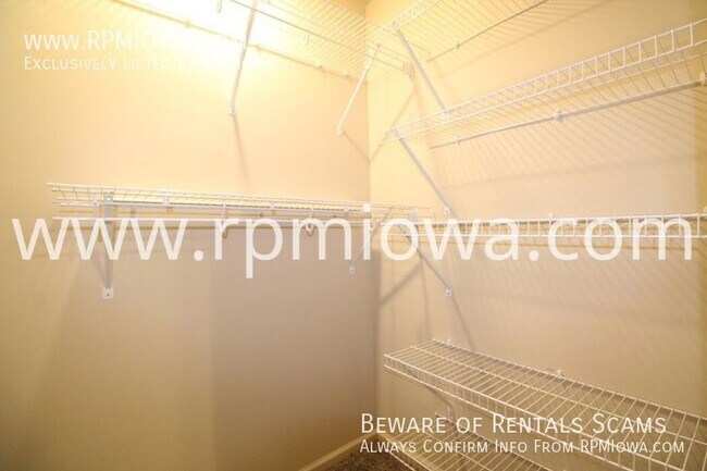 Building Photo - FINISHED BASEMENT!!! 4 Bedroom, 3 Bath Hom...