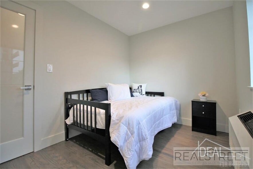 Building Photo - NEW 2 BR in Prospect Lefferts Gardens!