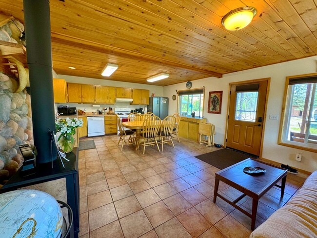 Building Photo - RIVERFRONT HOME + SHOP!