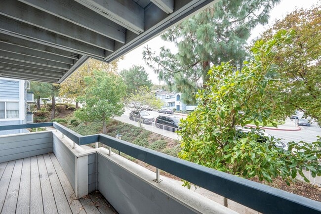 Building Photo - ADORABLE 3+2 CORNER UNIT & 2-CAR GARAGE!