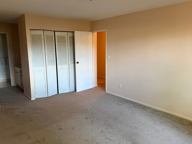 Building Photo - 147 Sylvan St