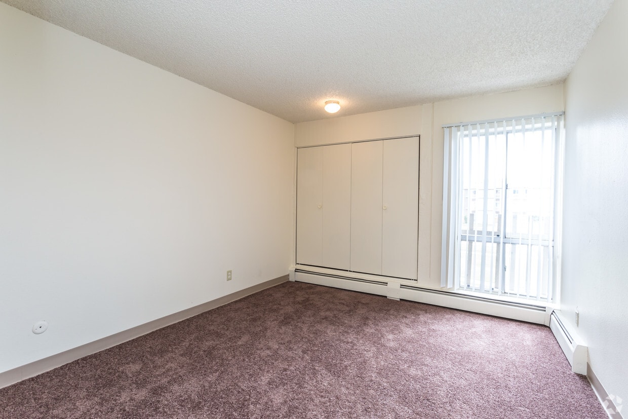 Pine Creek Apartments Denver