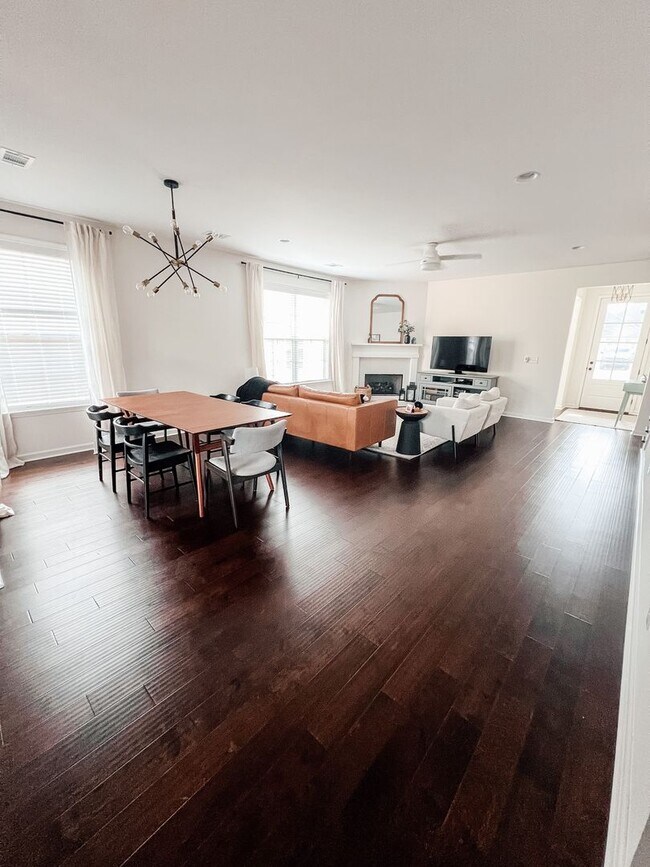 Building Photo - 9852 Bluestone Cir