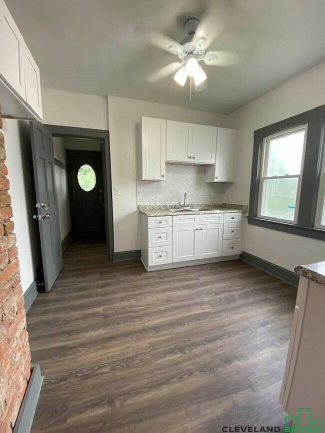 Building Photo - 2054 W 91st St