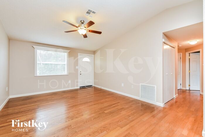 Building Photo - 1470 Proper St