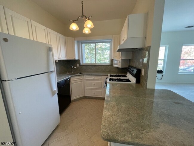 Building Photo - 710 Brittany Dr