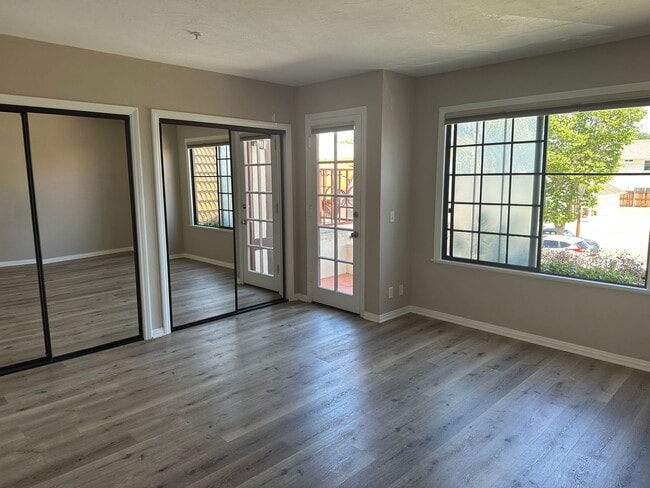 Building Photo - 1641