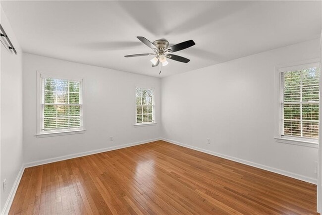 Building Photo - 4540 Club Valley Dr NE