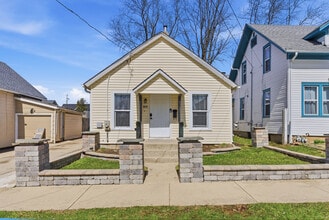 Building Photo - 810 Superior St