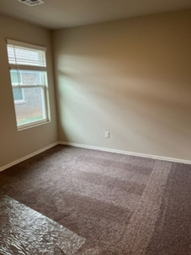 Building Photo - BRAND NEW HOME!