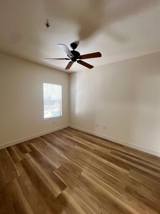 Building Photo - Gated Community / Community Pool / Luxury Vinyl Planking Throughout